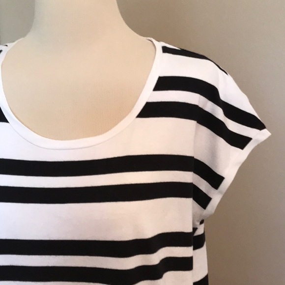 Tommy Hilfiger Size M Navy and White Striped Top - Picture 2 of 8